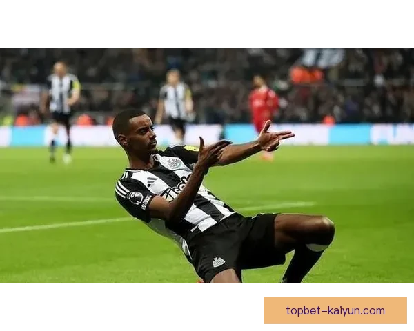 伊萨克展现传球天赋,助攻频频提升球队进攻竞争力 伊萨克展现传球天赋,助攻频频提升球队进攻竞争力