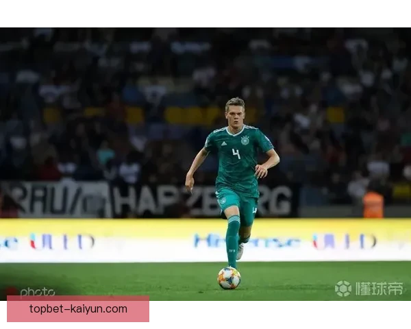 乌德勒支战术解析：表现稳健的防守体系和迅速反击策略分析