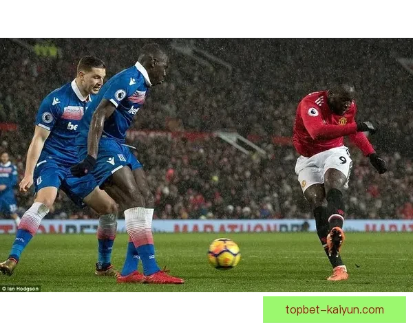 卢卡库多样化射门方式引发专家关注，展现全面进攻能力